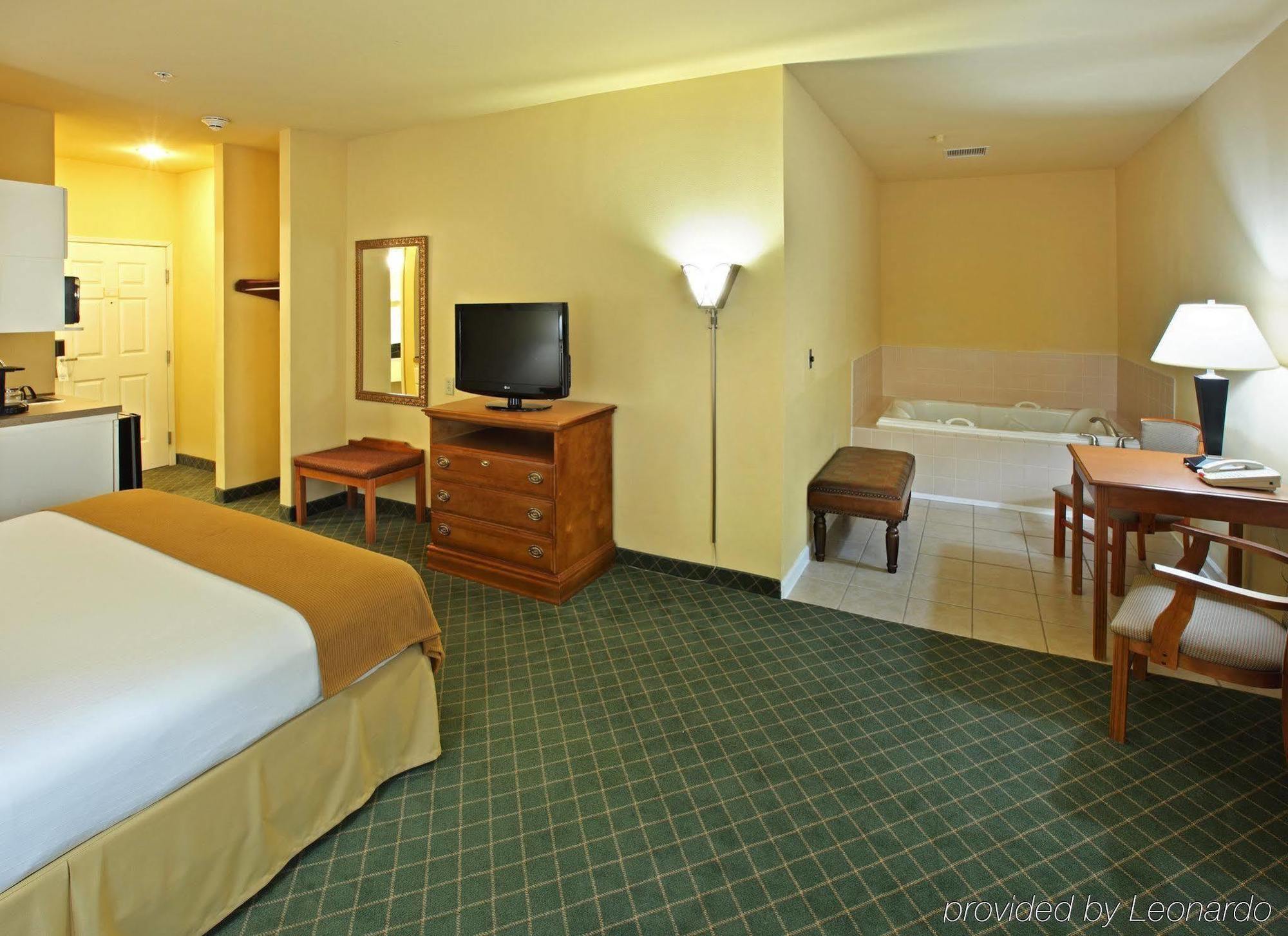 Holiday Inn Express & Suites Magnolia-Lake Columbia Phòng bức ảnh
